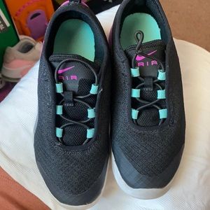 Nike Girls Sneaker Sz 13 GENTLY WORN